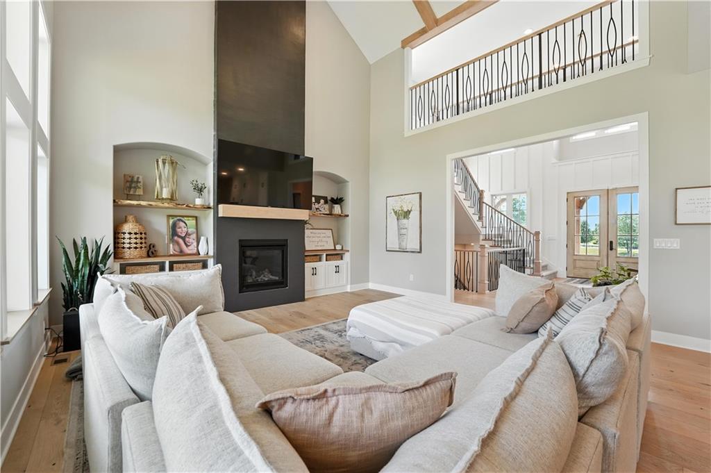 Liberty, Missouri, 64068, United States, 6 Bedrooms Bedrooms, ,5 BathroomsBathrooms,Residential,Active,1922515