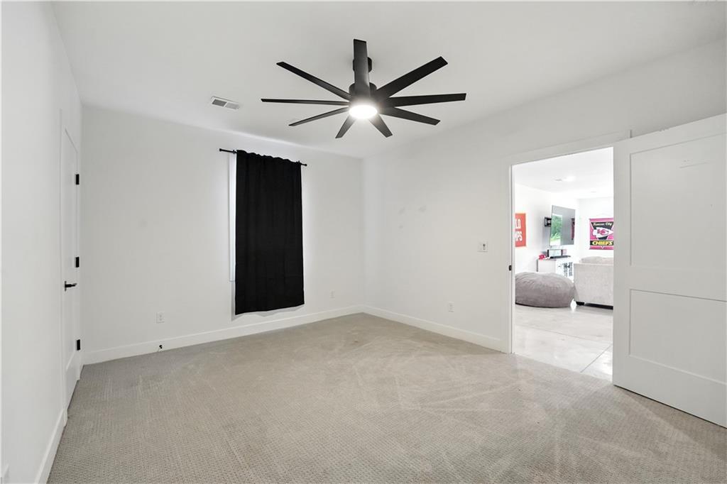 Liberty, Missouri, 64068, United States, 6 Bedrooms Bedrooms, ,5 BathroomsBathrooms,Residential,Active,1922515