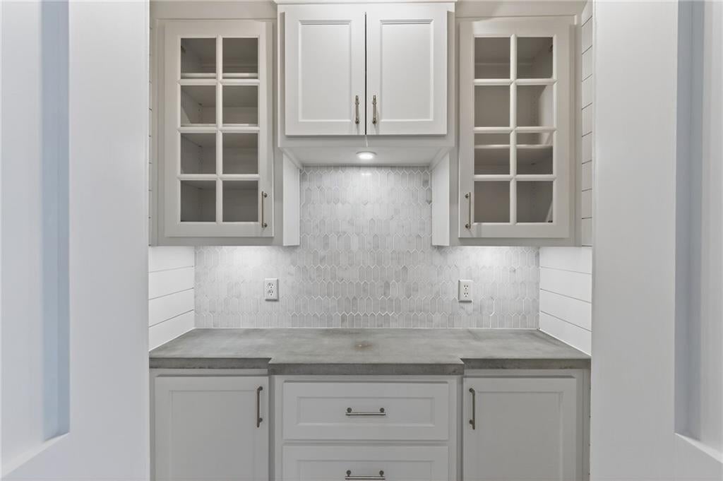 Parkville, Missouri, 64152, United States, 4 Bedrooms Bedrooms, ,5 BathroomsBathrooms,Residential,Active,1987258