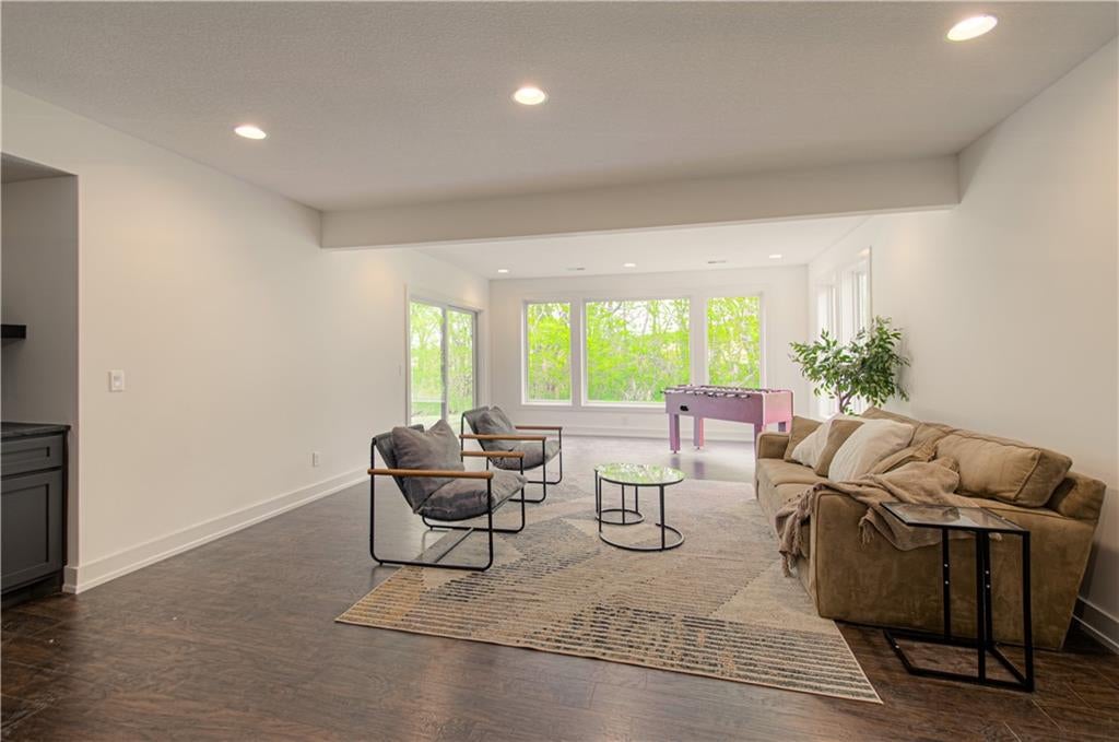 Riverside, Missouri, 64150, United States, 5 Bedrooms Bedrooms, ,3 BathroomsBathrooms,Residential,Active,2007055