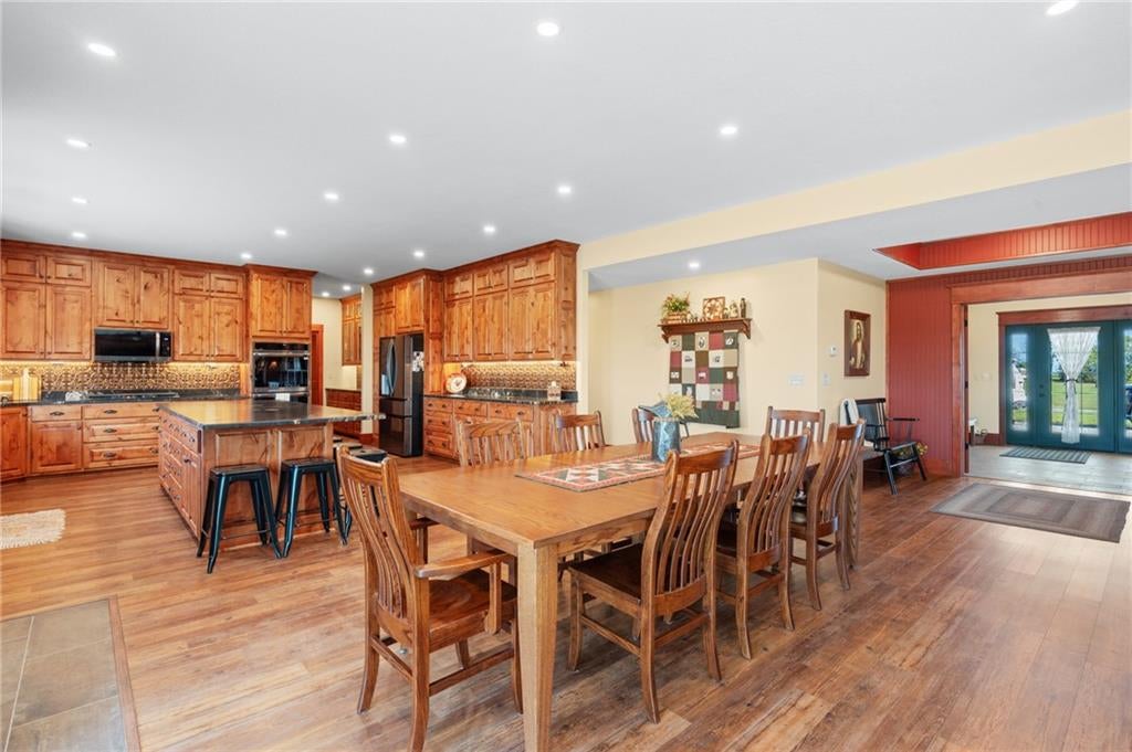 Gallatin, Missouri, 64640, United States, 5 Bedrooms Bedrooms, ,5 BathroomsBathrooms,Residential,Active,1953380