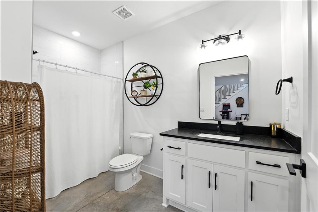 Liberty, Missouri, 64068, United States, 6 Bedrooms Bedrooms, ,5 BathroomsBathrooms,Residential,Active,1922515