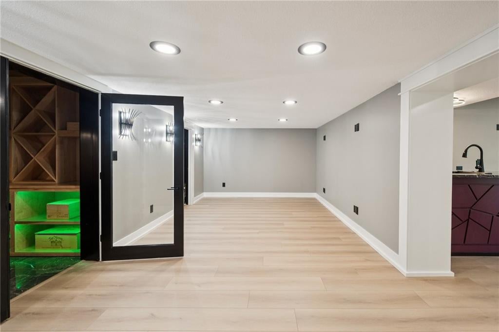 Riverside, Missouri, 64150, United States, 7 Bedrooms Bedrooms, ,6 BathroomsBathrooms,Residential,Active,1960175