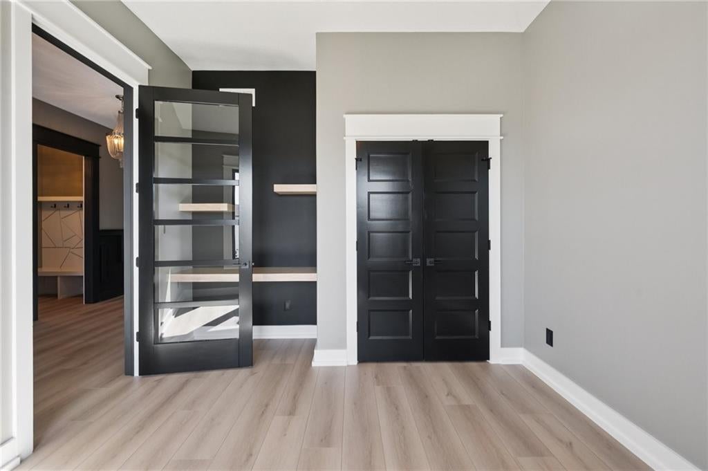 Riverside, Missouri, 64150, United States, 7 Bedrooms Bedrooms, ,6 BathroomsBathrooms,Residential,Active,1960175