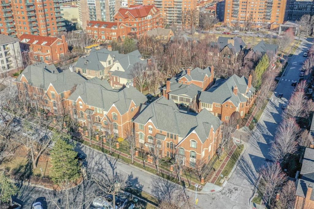 Kansas City, Missouri, 64112, United States, 3 Bedrooms Bedrooms, ,3 BathroomsBathrooms,Residential,Active,1922740