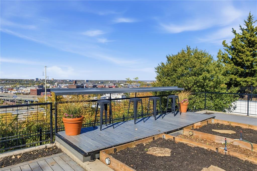 Kansas City, Missouri, 64108, United States, 2 Bedrooms Bedrooms, ,3 BathroomsBathrooms,Residential,Active,1988723