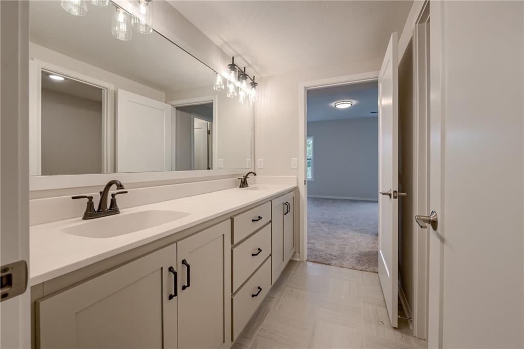 Riverside, Missouri, 64150, United States, 5 Bedrooms Bedrooms, ,4 BathroomsBathrooms,Residential,Active,1702789