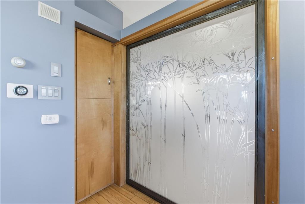 Kansas City, Missouri, 64108, United States, 2 Bedrooms Bedrooms, ,3 BathroomsBathrooms,Residential,Active,1988723