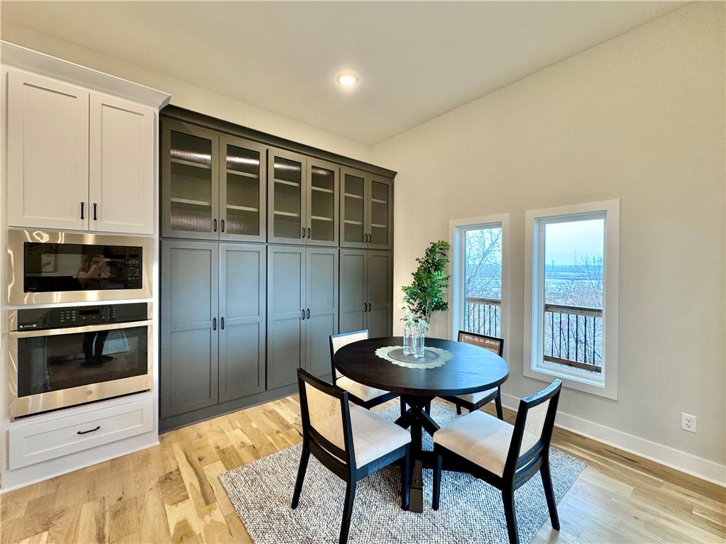 Riverside, Missouri, 64150, United States, 5 Bedrooms Bedrooms, ,4 BathroomsBathrooms,Residential,Active,1702789