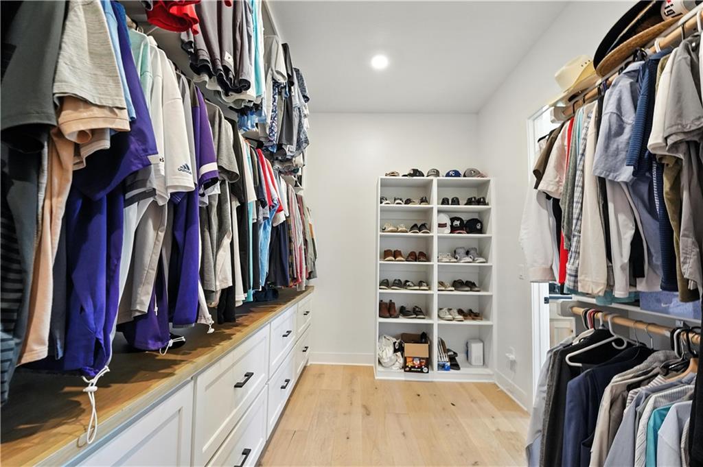 Liberty, Missouri, 64068, United States, 6 Bedrooms Bedrooms, ,5 BathroomsBathrooms,Residential,Active,1922515