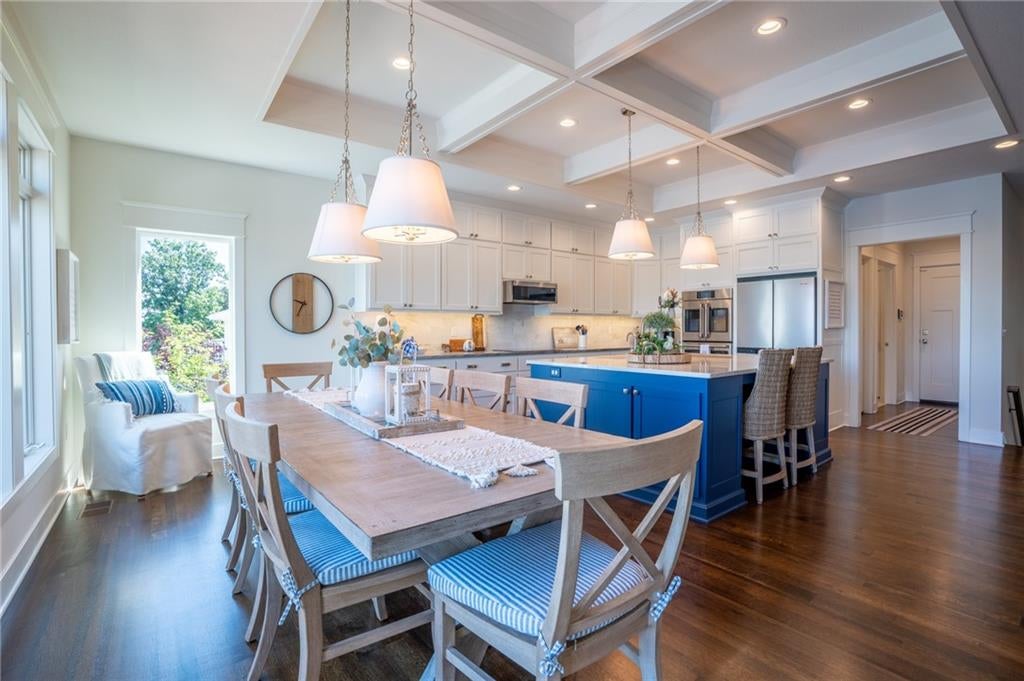 Altamont, Missouri, 64620, United States, 5 Bedrooms Bedrooms, ,5 BathroomsBathrooms,Residential,Active,1880022