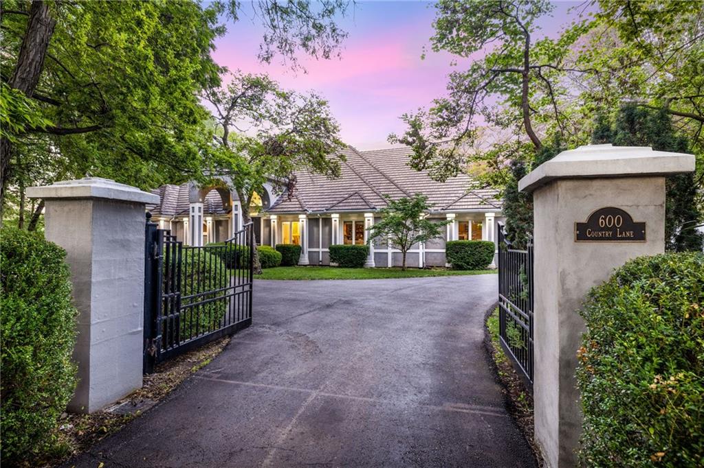 Kansas City, Missouri, 64114, United States, 5 Bedrooms Bedrooms, ,9 BathroomsBathrooms,Residential,Active,1929676