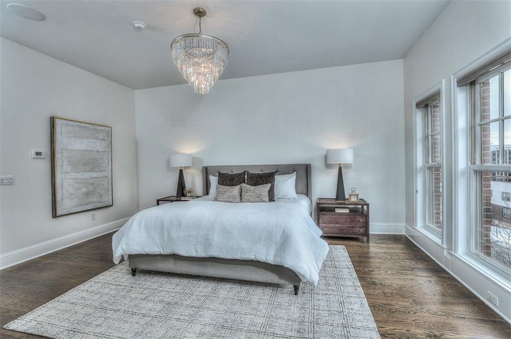 Kansas City, Missouri, 64112, United States, 3 Bedrooms Bedrooms, ,3 BathroomsBathrooms,Residential,Active,1922740