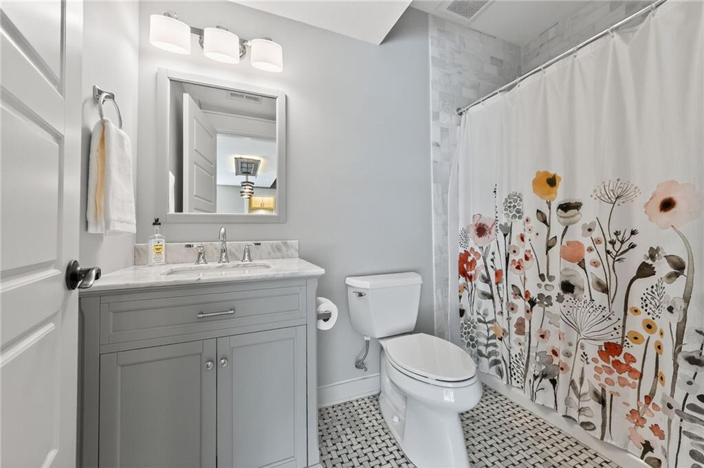 Parkville, Missouri, 64152, United States, 4 Bedrooms Bedrooms, ,5 BathroomsBathrooms,Residential,Active,1987258