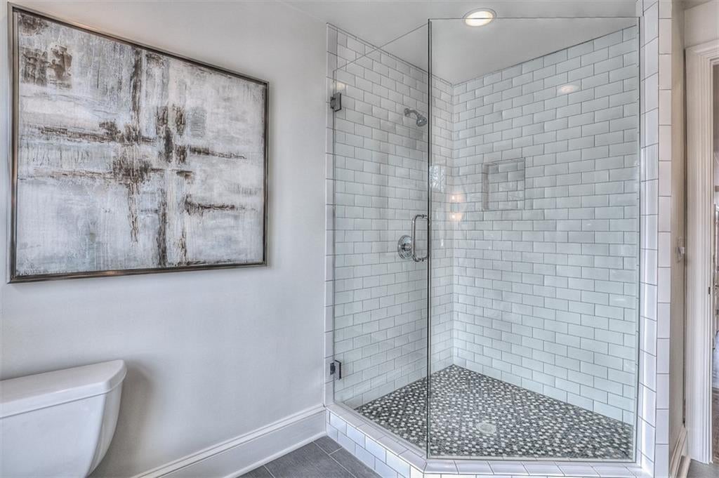 Kansas City, Missouri, 64112, United States, 3 Bedrooms Bedrooms, ,3 BathroomsBathrooms,Residential,Active,1922740