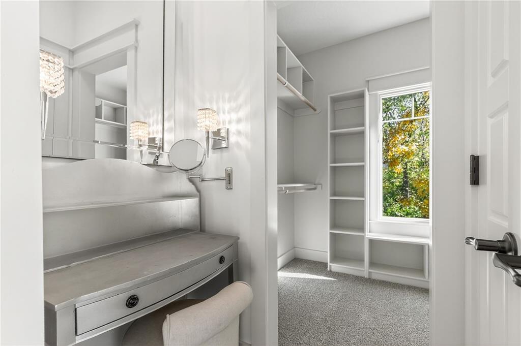 Parkville, Missouri, 64152, United States, 4 Bedrooms Bedrooms, ,5 BathroomsBathrooms,Residential,Active,1987258