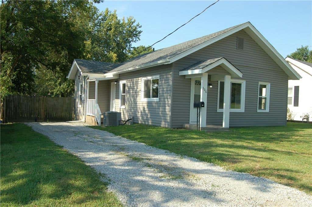 306 W OHIO ST, CLINTON, MO 64735, photo 1 of 19