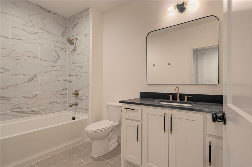 Riverside, Missouri, 64150, United States, 5 Bedrooms Bedrooms, ,3 BathroomsBathrooms,Residential,Active,2007055