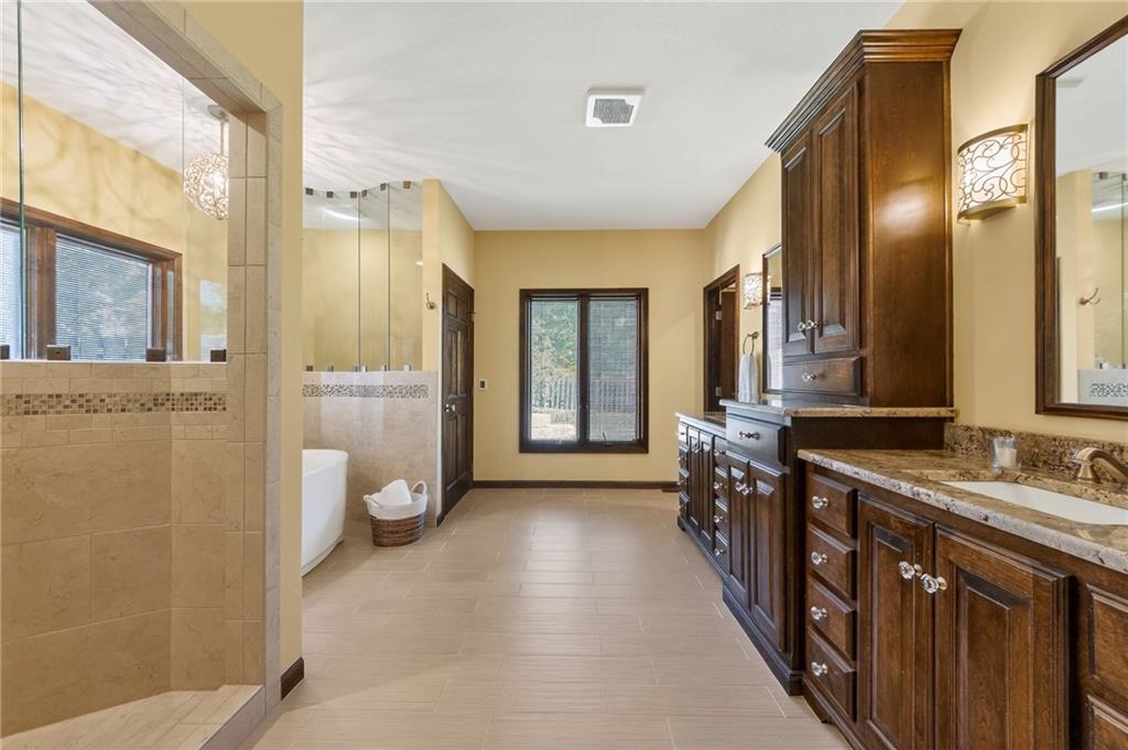 Liberty, Missouri, 64068, United States, 4 Bedrooms Bedrooms, ,7 BathroomsBathrooms,Residential,Active,1987271