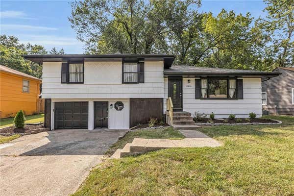 8604 FORD AVE, RAYTOWN, MO 64138 - Image 1