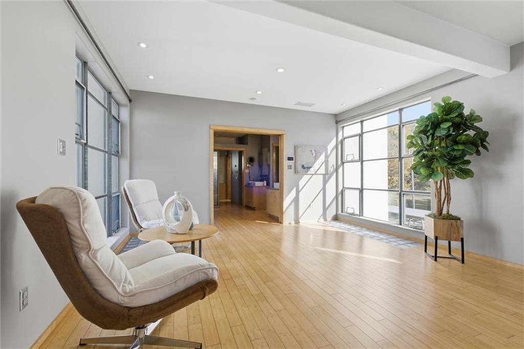 Kansas City, Missouri, 64108, United States, 2 Bedrooms Bedrooms, ,3 BathroomsBathrooms,Residential,Active,1988723