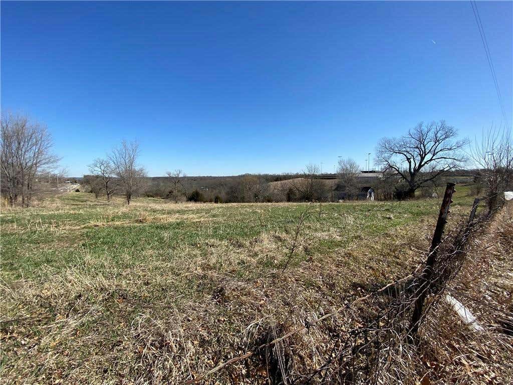 6015 MAURER RD, SHAWNEE, KS 66217, photo 1 of 9