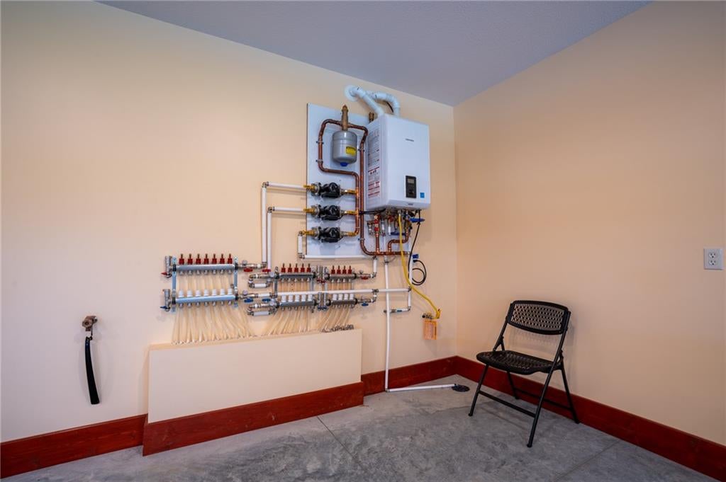 Gallatin, Missouri, 64640, United States, 5 Bedrooms Bedrooms, ,5 BathroomsBathrooms,Residential,Active,1953380