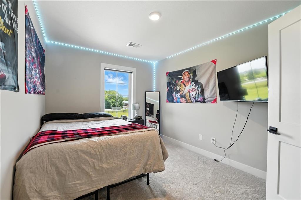 Liberty, Missouri, 64068, United States, 6 Bedrooms Bedrooms, ,5 BathroomsBathrooms,Residential,Active,1922515