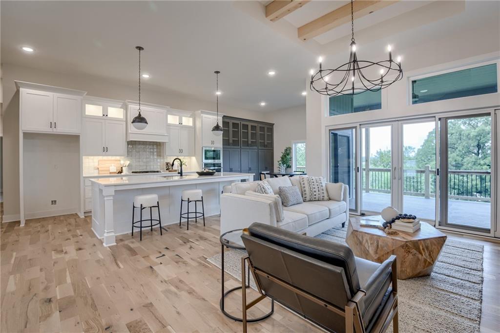 Riverside, Missouri, 64150, United States, 5 Bedrooms Bedrooms, ,4 BathroomsBathrooms,Residential,Active,1702789