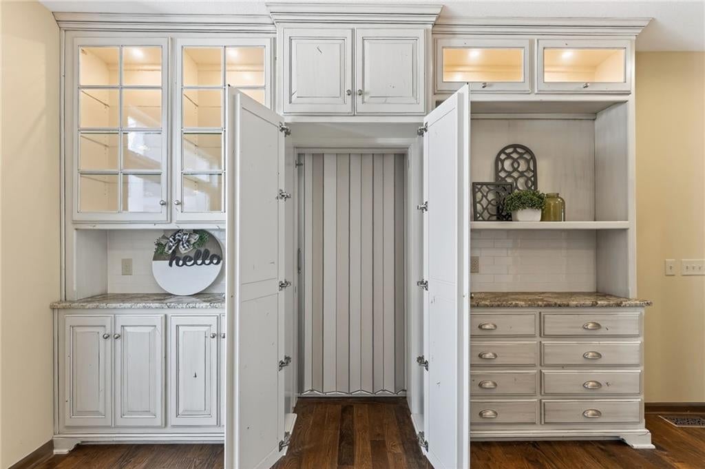 Liberty, Missouri, 64068, United States, 4 Bedrooms Bedrooms, ,7 BathroomsBathrooms,Residential,Active,1987271