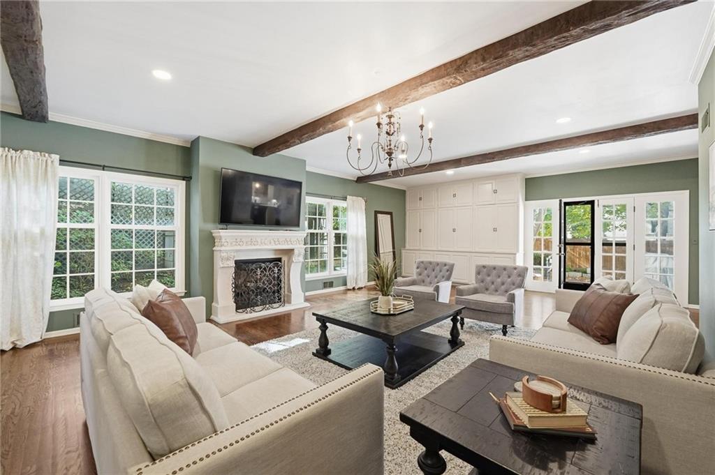 Kansas City, Missouri, 64113, United States, 3 Bedrooms Bedrooms, ,3 BathroomsBathrooms,Residential,Active,1987240