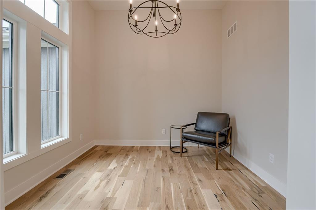 Riverside, Missouri, 64150, United States, 5 Bedrooms Bedrooms, ,4 BathroomsBathrooms,Residential,Active,1702789