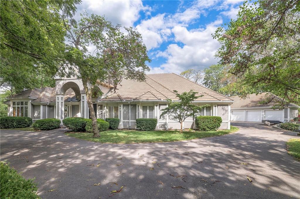 Kansas City, Missouri, 64114, United States, 5 Bedrooms Bedrooms, ,9 BathroomsBathrooms,Residential,Active,1929676