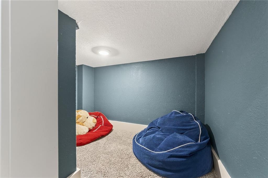 Parkville, Missouri, 64152, United States, 4 Bedrooms Bedrooms, ,5 BathroomsBathrooms,Residential,Active,1987258