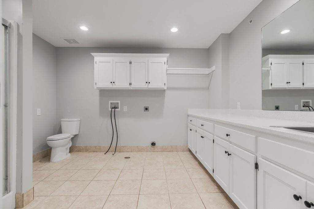 Grandview, Missouri, 64030, United States, 8 Bedrooms Bedrooms, ,5 BathroomsBathrooms,Residential,Active,1892623