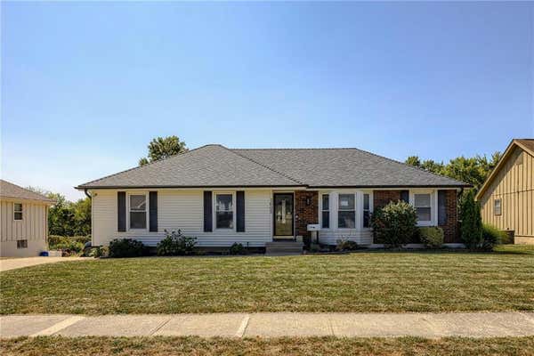 1605 NE DEBONAIR DR, LEES SUMMIT, MO 64086 - Image 1