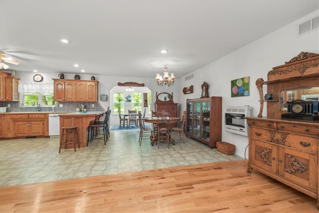 Macks Creek, Missouri, 65786, United States, 3 Bedrooms Bedrooms, ,3 BathroomsBathrooms,Residential,Active,1893234