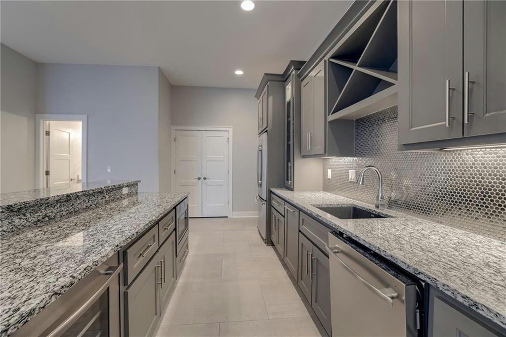 Riverside, Missouri, 64150, United States, 5 Bedrooms Bedrooms, ,5 BathroomsBathrooms,Residential,Active,1710739