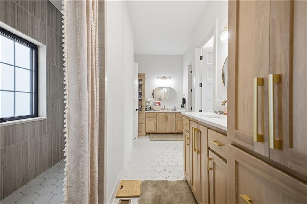 St Joseph, Missouri, 64507, United States, 5 Bedrooms Bedrooms, ,5 BathroomsBathrooms,Residential,Active,2007340