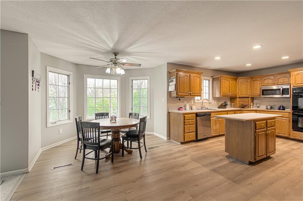 Lee'S Summit, Missouri, 64086, United States, 4 Bedrooms Bedrooms, ,4 BathroomsBathrooms,Residential,Active,1993632