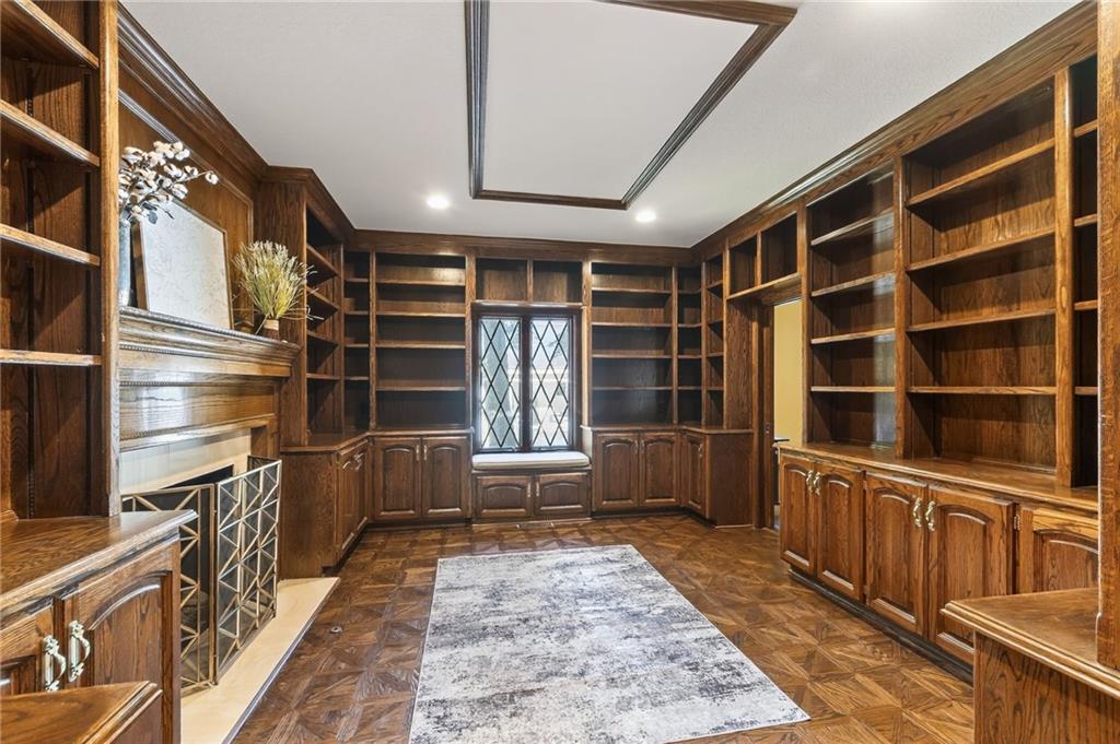 Liberty, Missouri, 64068, United States, 4 Bedrooms Bedrooms, ,7 BathroomsBathrooms,Residential,Active,1987271