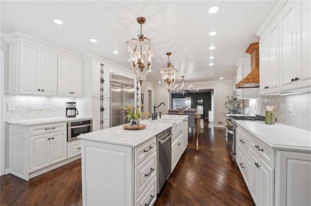 Kansas City, Missouri, 64113, United States, 3 Bedrooms Bedrooms, ,3 BathroomsBathrooms,Residential,Active,1987240