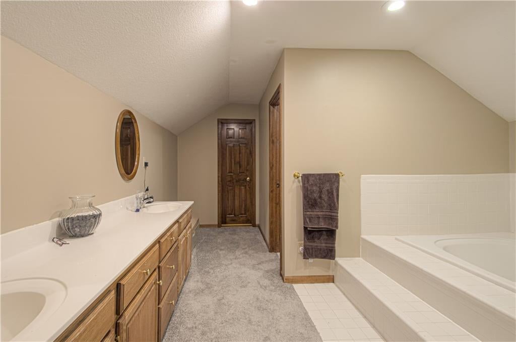 Lee'S Summit, Missouri, 64086, United States, 4 Bedrooms Bedrooms, ,4 BathroomsBathrooms,Residential,Active,1993632