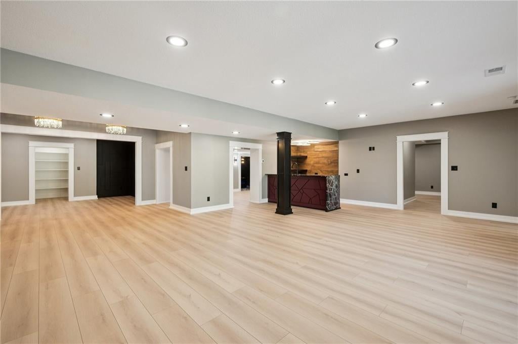 Riverside, Missouri, 64150, United States, 7 Bedrooms Bedrooms, ,6 BathroomsBathrooms,Residential,Active,1960175