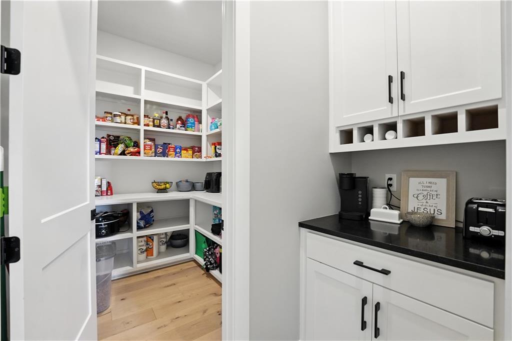 Liberty, Missouri, 64068, United States, 6 Bedrooms Bedrooms, ,5 BathroomsBathrooms,Residential,Active,1922515