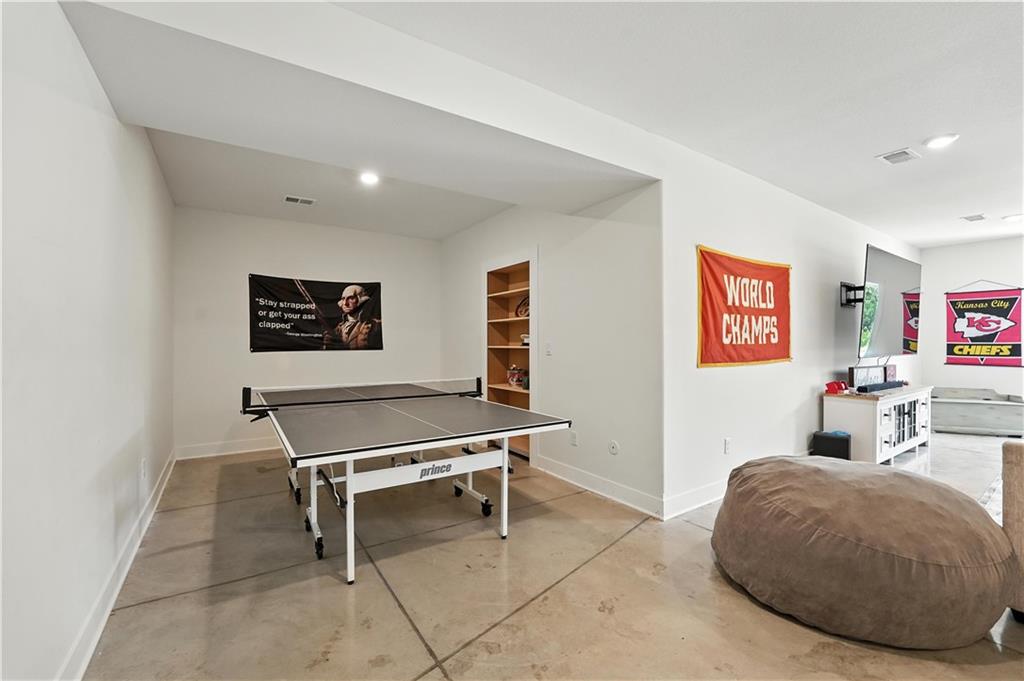 Liberty, Missouri, 64068, United States, 6 Bedrooms Bedrooms, ,5 BathroomsBathrooms,Residential,Active,1922515