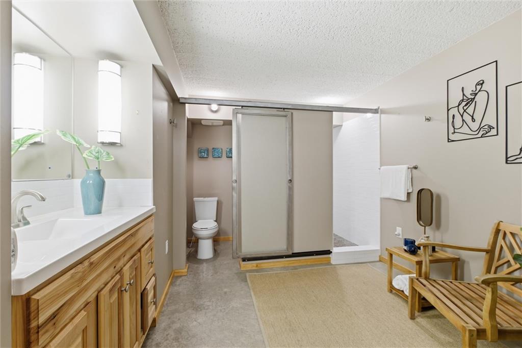 Kansas City, Missouri, 64108, United States, 2 Bedrooms Bedrooms, ,3 BathroomsBathrooms,Residential,Active,1988723