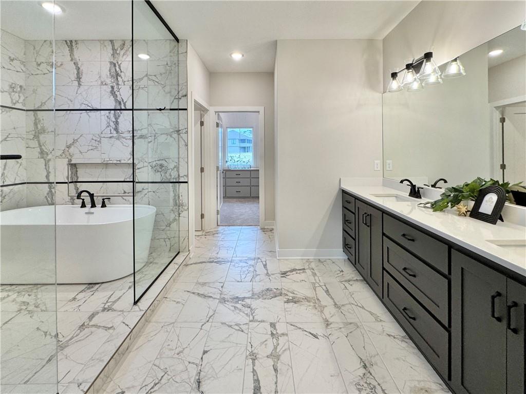 Riverside, Missouri, 64150, United States, 5 Bedrooms Bedrooms, ,4 BathroomsBathrooms,Residential,Active,1702789