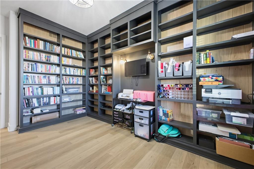 St Joseph, Missouri, 64507, United States, 5 Bedrooms Bedrooms, ,5 BathroomsBathrooms,Residential,Active,2007340