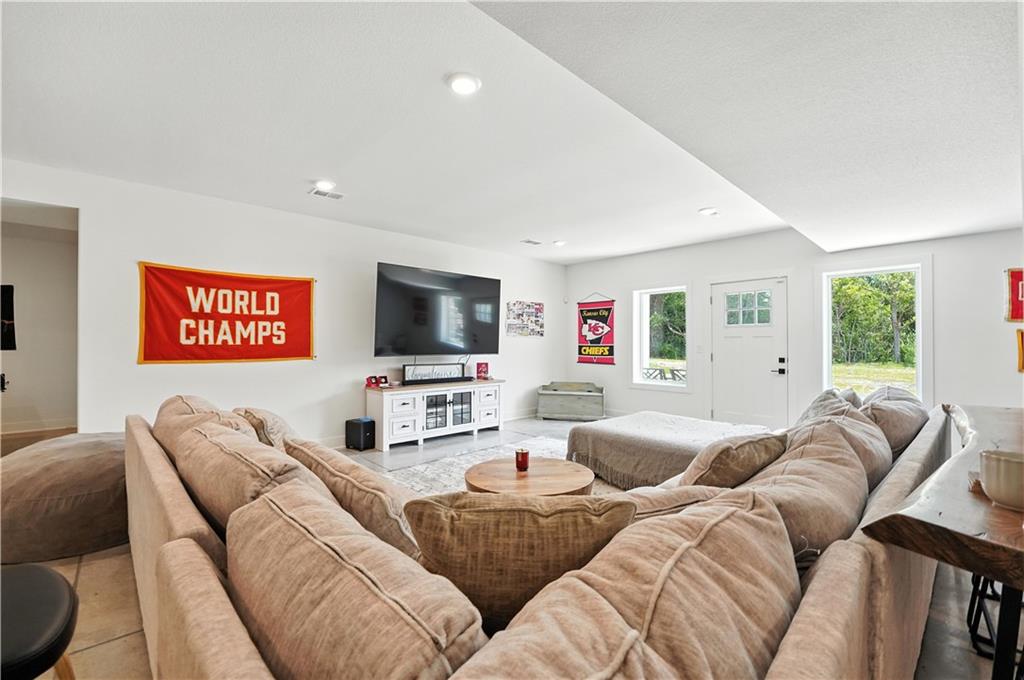 Liberty, Missouri, 64068, United States, 6 Bedrooms Bedrooms, ,5 BathroomsBathrooms,Residential,Active,1922515